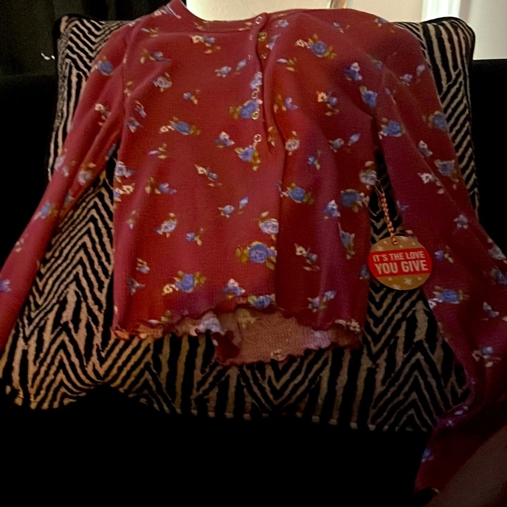 Flower shirt cotton fabric shriveled ends on sleeves